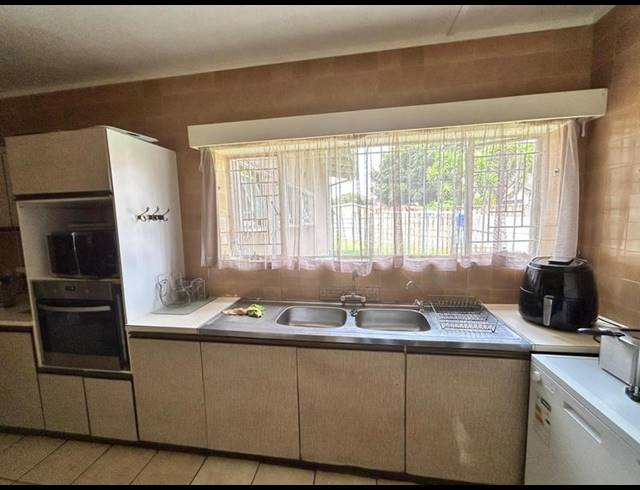 5 BEDROOM HOUSE FOR SALE IN SELCOURT